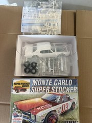 MPC 962M Chevy Monte Carlo 427 Super Stocker 1:25 Model Retro Deluxe NOS