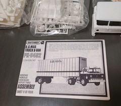 AMT 1:25 Scale Ford C-900 Tilt Cab US Mail Semi Truck Sealed Boxed Model Kit