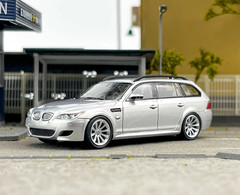 King 1:64 Scale Silver M5 E60 Wagon Sports Diecast Display Toy Collection NIB