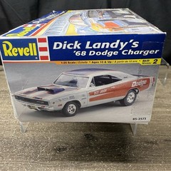 M26d Revell 1/25 85-2373 Dick Landy’s 68 Dodge Charger Winter National Model Kit