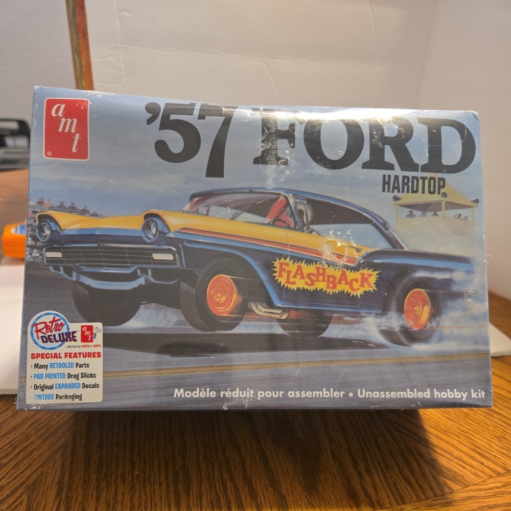 AMT ’57 FORD HARDTOP 1/25 SCALE MODEL KIT