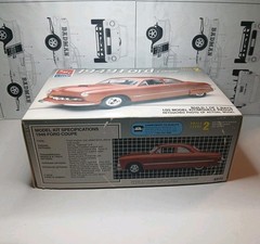 AMT 1949 FORD Coupe 2N1 model car kit