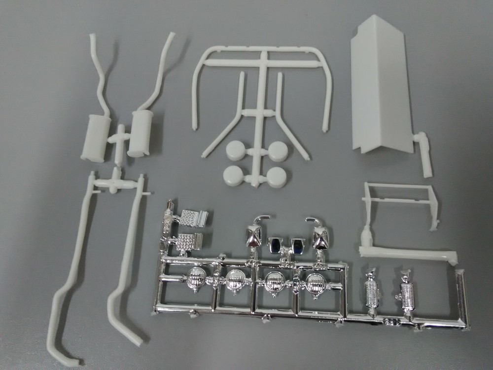 1984 GMC 4×4 Pickup Fall Guy Truck 1/25 roll bar chrome mirrors spot lights