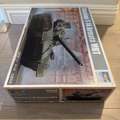 Trumpeter 1:35 Russian T-14 Armata MBT Tank Model Kit, Unassembled