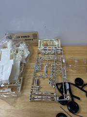 Vtg AMT 40 Ford Sedan Delivery Street Rods 1/25 T149 1974 Model Kit Pre-owned