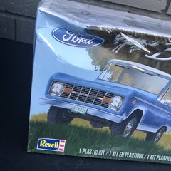 Revell Plastic Model Kit Ford Bronco 85-4320 1:25 Scale Bent Box See Photos