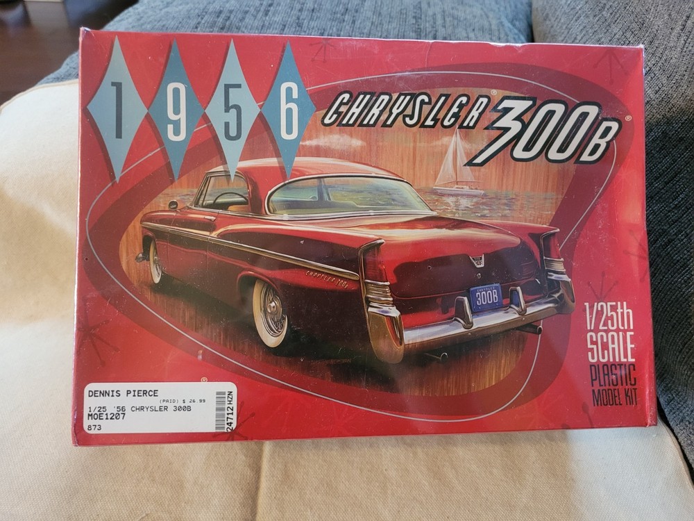 Moebius Models 1207 1956 Chrysler 300b Plastic Model Kit Factory Sealed! 1/25