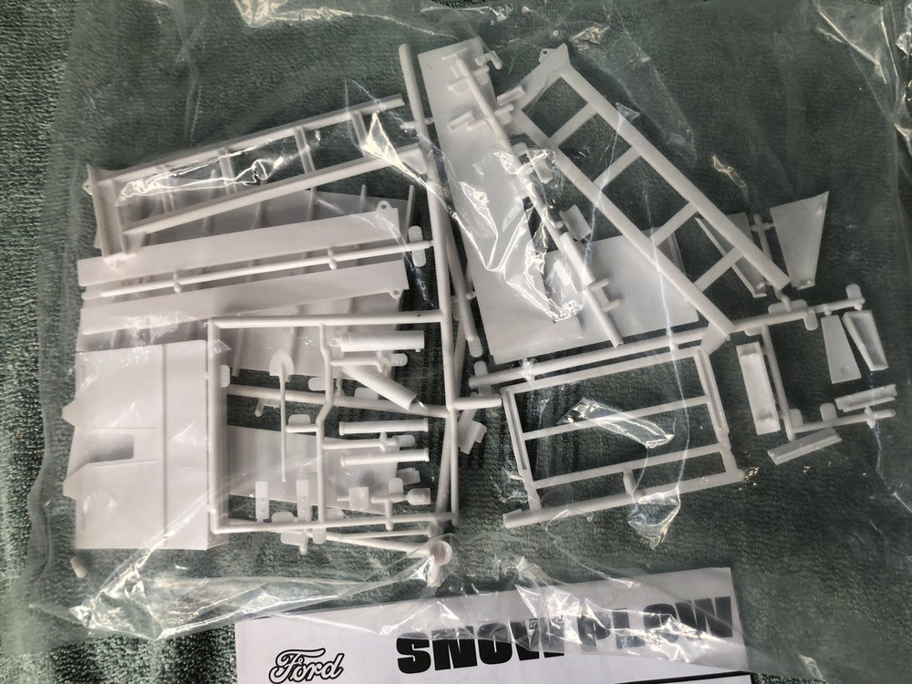 Clearance 1/25 AMT Ford lnt-8000 Dump Bed only Bagged