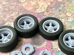 1/24 Scale: 17-inch “Torq Thrust-no Center Cap” wheels W/ Wide Rear Tires .Resin