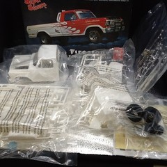 AMT Super Stones 1978 Ford 4×4 Truck Pickup Model Kit 1:25 Firestone AMT858M/12