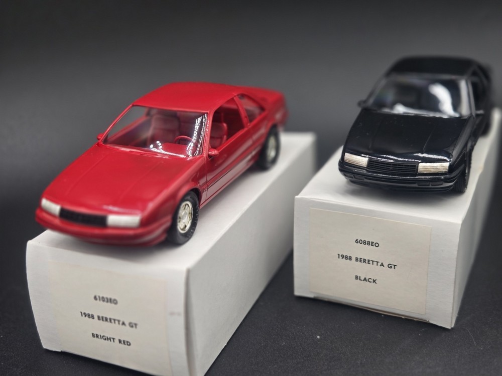 2 AMT/ERTL 1988 Beretta GT Promo Model Car – Red #6103EO Black 6088EO