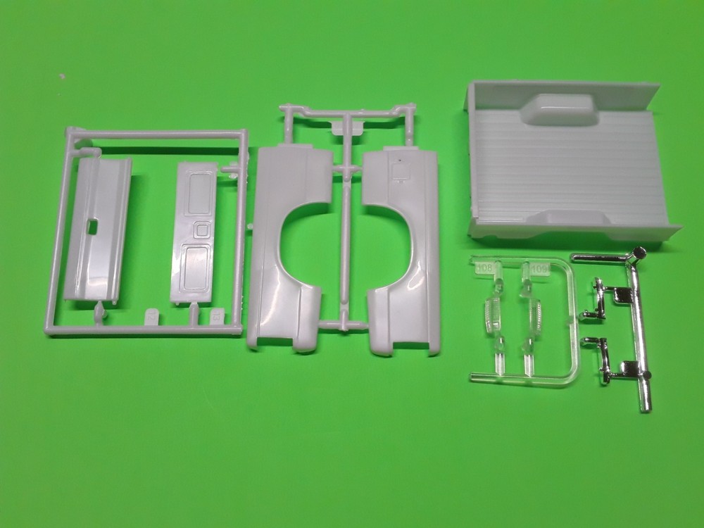 1991 CHEVY S10 LOWRIDER PICKUP Syclone 1/25 Bed Tailgate Taillight REVELL