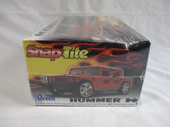 HUMMER H1 1:25 Plastic Model Kit Snap-Tite 2006 Revell 85-1938 Skill 1