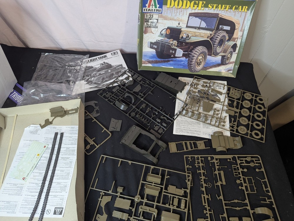 Vintage Dodge Staff car Military jeep kit & M5A1 US Light tank 1:35 miniature
