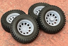 1/24 Scale: 18-Inch “Steel D-Window Wheels” W/ Mud Tires; Jeep, Resin 1/25