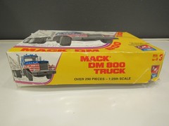 AMT ERTL Semi Truck Tractor Mack DM 800 Model Kit 1/25 scale