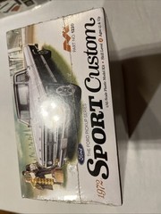 Ford 1972 Sport Custom Pickup 1:25 Moebius Hobby Model Kit Factory Sealed