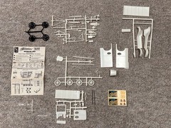 AMT Budweiser 1923 T Delivery Van #2401 1:25 Model Kit (unbuilt / missing 1 lens