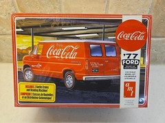 AMT ’77 Ford Coca-Cola Delivery Van W/Coke Accessories 1/25 !!Factory Sealed!!