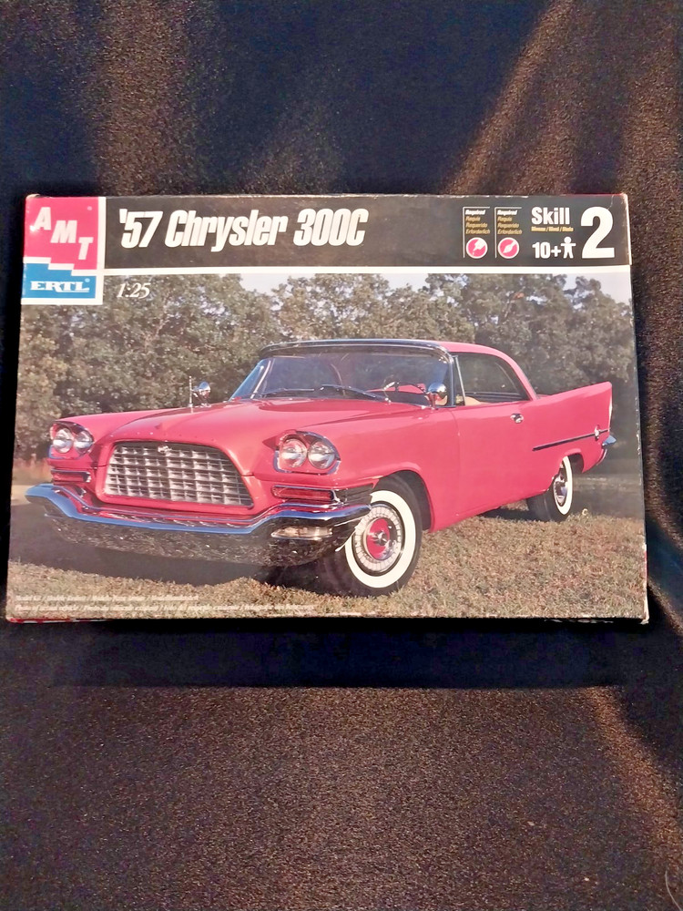 AMT ERTL 1/25 Scale 1957 Chrysler 300C Model Kit – New -Open Box