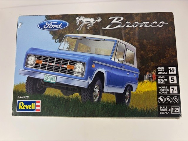 Revell Ford Bronco 1/25 Scale Plastic Model Car Kit 85-4320