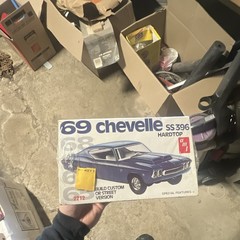 AMT ‘69 Chevelle Hardtop SS 396 1/25 Scale Model Kit
