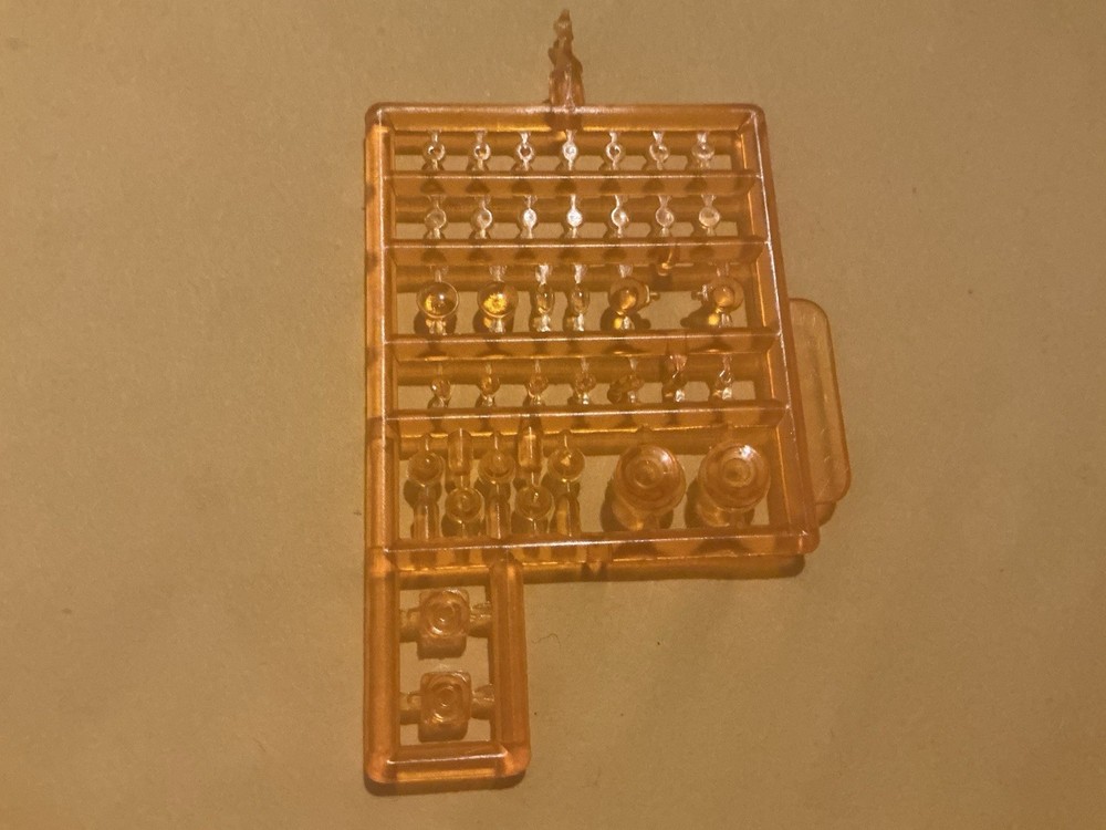 1 25 scale model parts Diamond Reo Orange Running Lights Only
