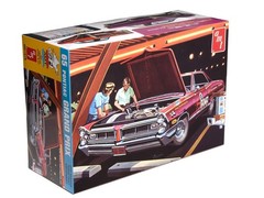 AMT 1578 1:25 1965 Pontiac Grand Prix Show and Go Plastic Model Kit Hobby