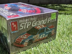 AMT ERTL #43 RICHARD PETTY STP Pontiac Grand Prix 1/24 NASCAR Model Kit Sealed