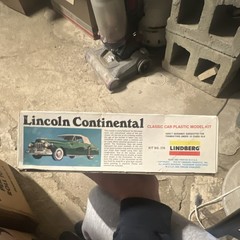 Lindberg Lincoln Continental Model Car Kit 1/25 Scale Vintage