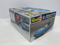Revell #43 Richard Petty’s 70 Superbird Replica Racer 1:24 Model Kit 85-2990 M21