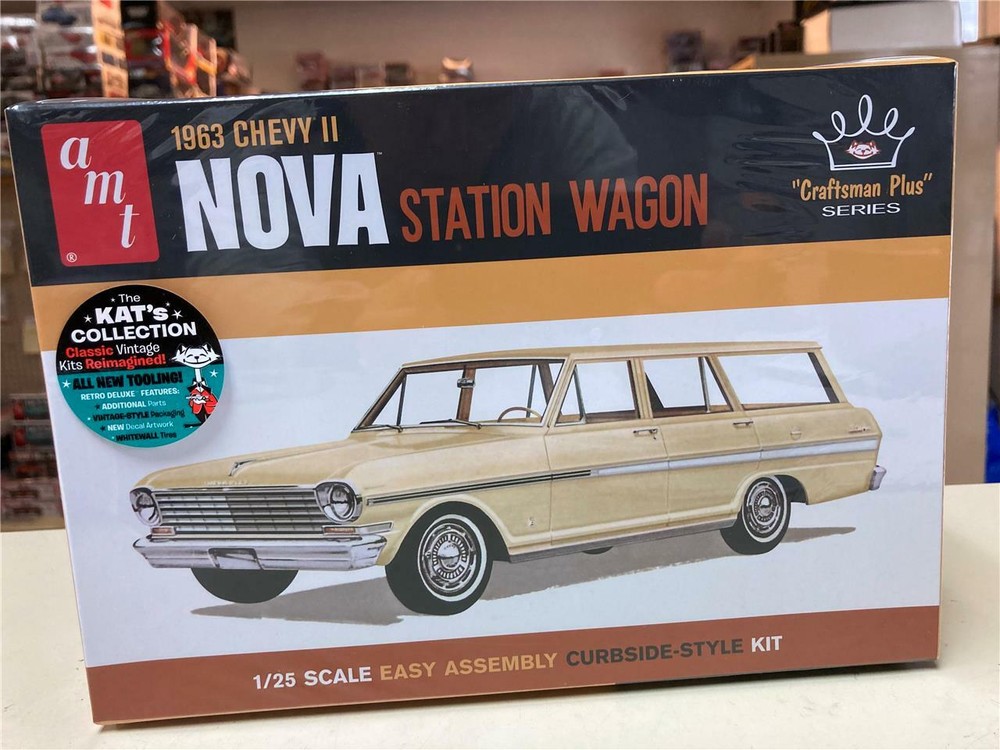 AMT 1202 1963 Chevy II Nova Station Wagon model kit