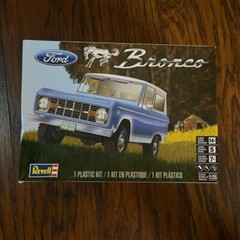 Revell Ford Bronco 1/25 Scale Plastic Model Car Kit 85-4320