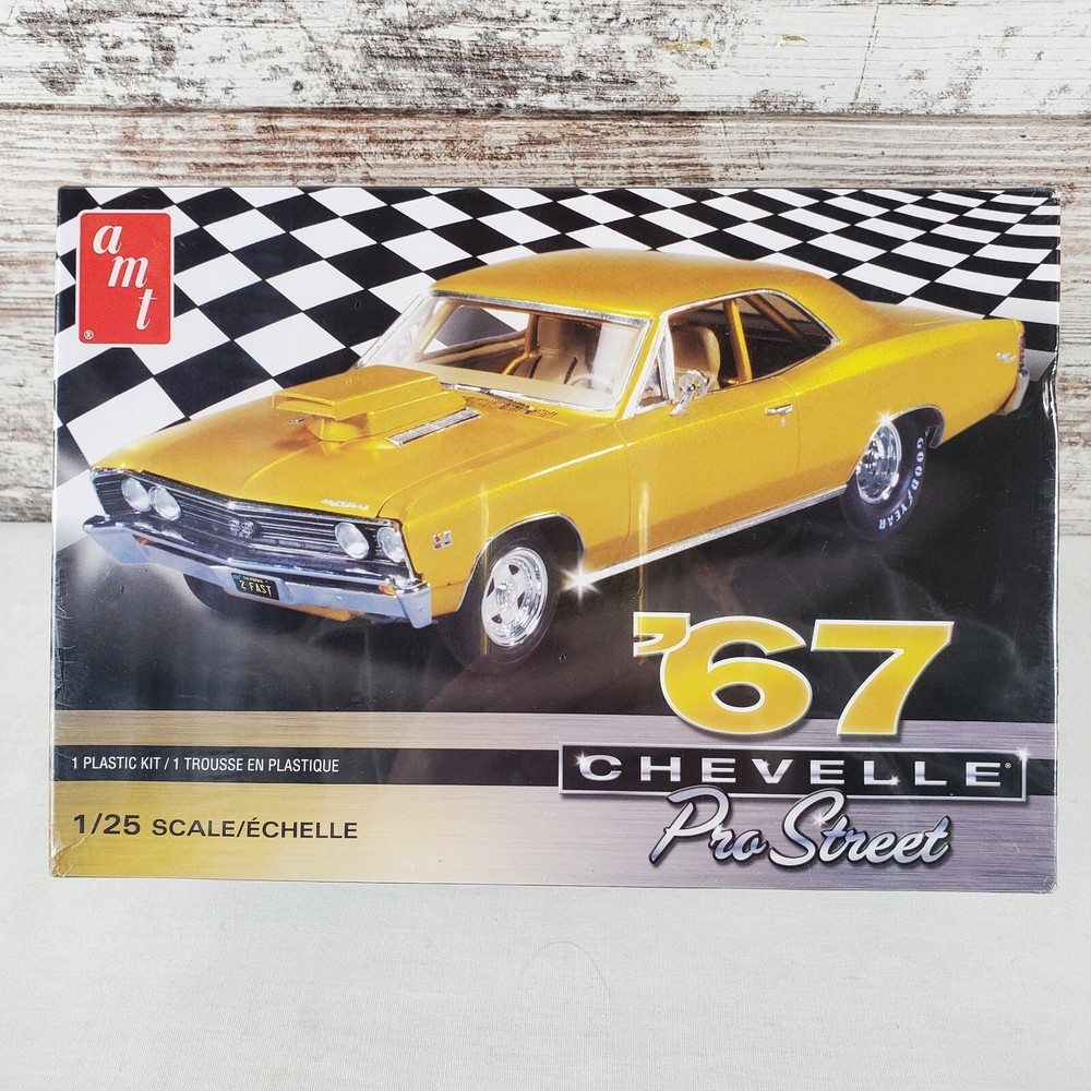 Round 2 LLC 1/25 1967 Chevy Chevelle Pro Street AMT876 Plastics Car/Truck