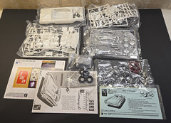 AMT, Retro Deluxe, ’62 Ford Thunderbird, 2n1, 1/25 scale !!Sealed Inside!!