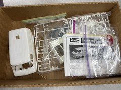 Revell 85-7250 Chevy Van with Race Car Trailer White NEW SEALED BAGS Model Kit