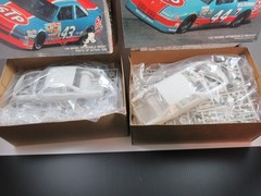 2 Model Kits # 6892 & 6728 Grand Prix STP Petty Open Box New Contents Scale 1:25