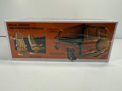 1/25 AMT MODEL KIT 1977 FORD CRUISING VAN 1108M