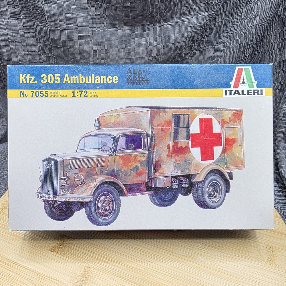 ITALERI Military Model 1/72 Kfz. 305 Ambulance Scale Hobby 7055 T7055 Complete