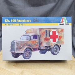 ITALERI Military Model 1/72 Kfz. 305 Ambulance Scale Hobby 7055 T7055 Complete