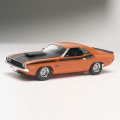 Revell 1/24 70 Dodge Challenger 2N1 Plastic Model Kit 02596