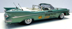 AMT 1:25 Scale 1961 Chrysler Imperial Indy 500 Pace Car Klaver Pro-Built Model