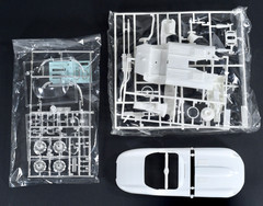 Vintage Gunze Sangyo Model Kit – Jaguar XK-E – 1/24 Sealed Parts 1994