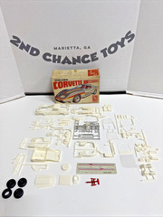 AMT Eckler’s Corvette Hatchback 1:25 Model Kit #3102 *READ*
