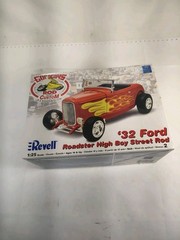 Revell ’32 Ford Roadster High Boy Street Rod Model Kit 1:25 Plastic 2893