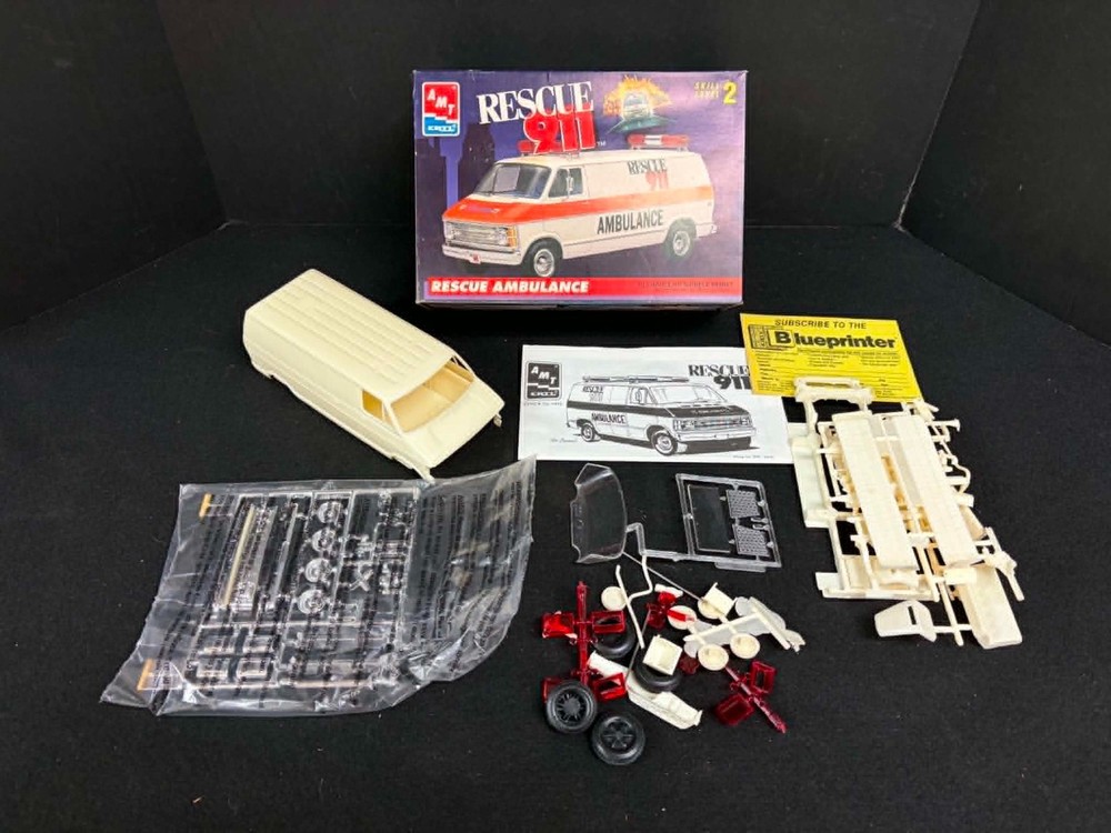 AMT ERTL RESCUE 911 RESCUE AMBULANCE 1:25 SCALE MODEL KIT NEW