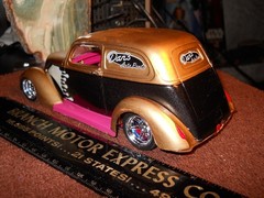 Lindberg 1:25 ’38 Custom Ford Van/Delivery Beautiful Built Old Model Car. !!