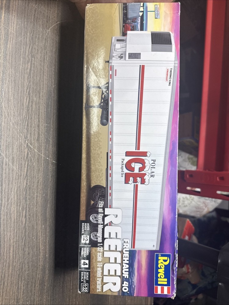 Revell Fruehauf 40′ Reefer Trailer – Plastic Model Truck Kit – 1/32 Scale SEALED