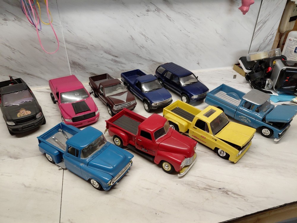 Model Junkyard/parts Plastic Truck Lot Of 9 Ford,chevy,,dodge Pickups