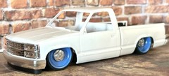 1/24 Scale: 24-Inch “Smoothies W/ ‘65 Chevy C10 Caps” Wheels And Tires; Resin